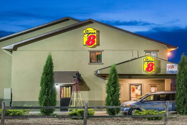 Super 8 by Wyndham Colby - photo 2
