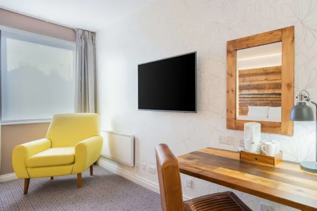 Clarion Cedar Court Bradford Hotel - photo 4
