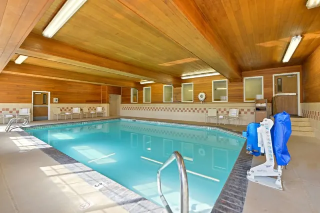 Best Western Plus Rama Inn  Suites - photo 4