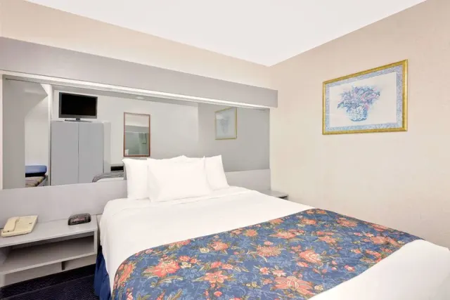 Microtel Inn & Suites by Wyndham Hagerstown - photo 4