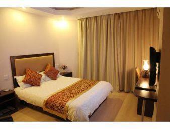 Super 8 by Wyndham Yangzhou Slender West Lake Wen Chang Ge, East China
