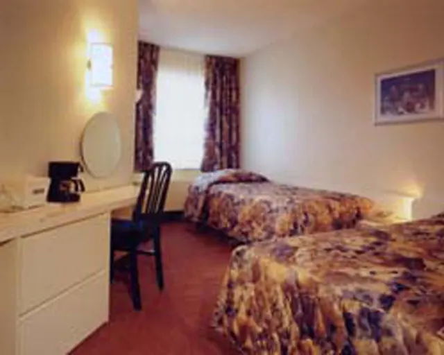 Travelodge Hotel by Wyndham Montreal Centre - photo 2