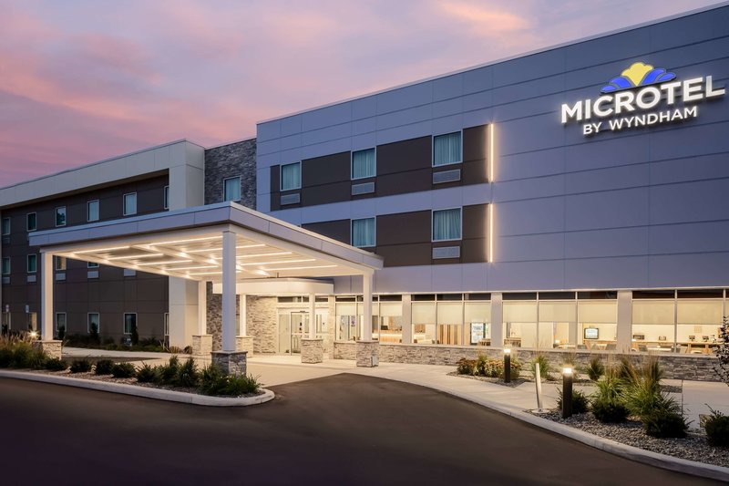 Microtel Inn & Suites by Wyndham Macedon - photo 1