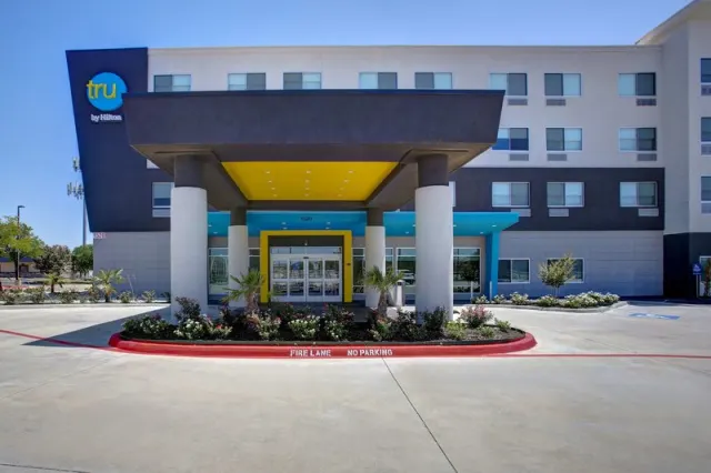 Tru by Hilton Grand Prairie - photo 3
