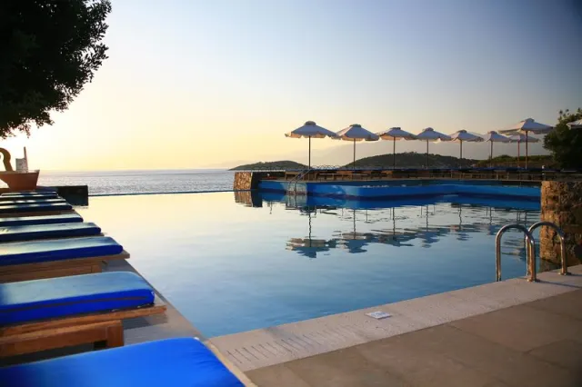 St Nicolas Bay Resort Hotel  Villas - photo 3