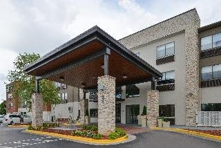 Holiday Inn Express & Suites Raleigh NE - Medical Center Area - photo 1