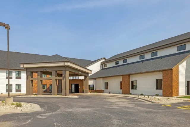 Best Western Watertown Inn & Suites - photo 2