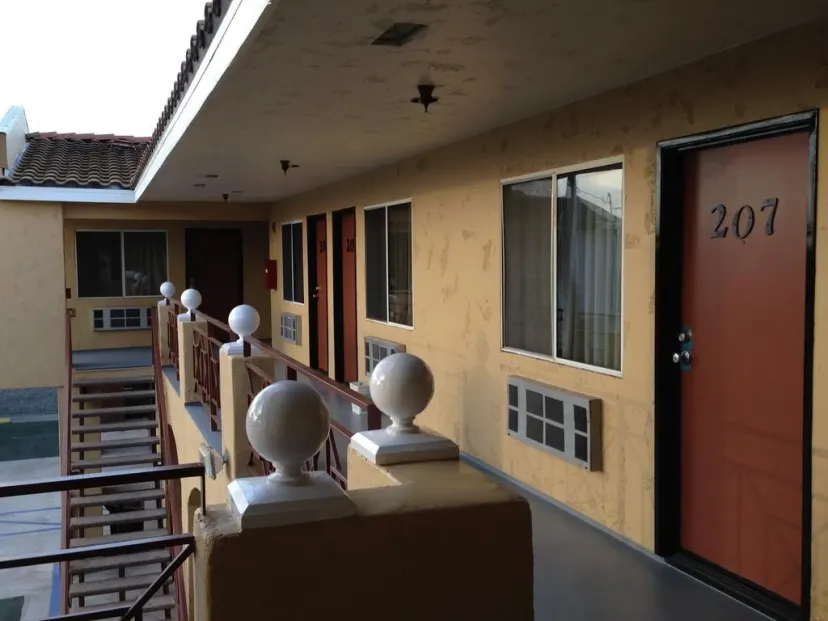 Crescent Suites Hotel - photo 1