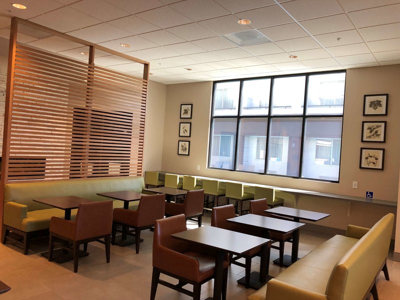 Country Inn & Suites by Radisson, San Jose International Airport, CA - mynd 1