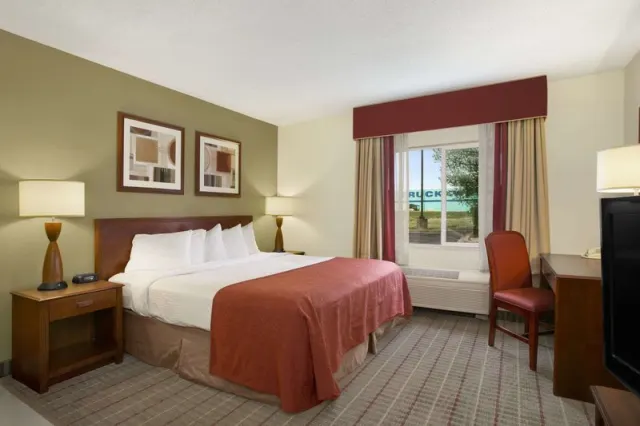 Baymont by Wyndham Evansville North/Haubstadt - photo 3