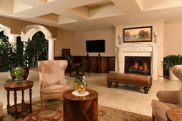 Woolley's Classic Suites, Aurora