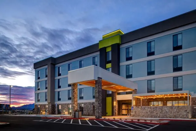 Holiday Inn Redding - photo 2
