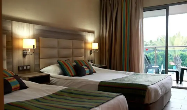 Insula Resort & Spa - photo 4