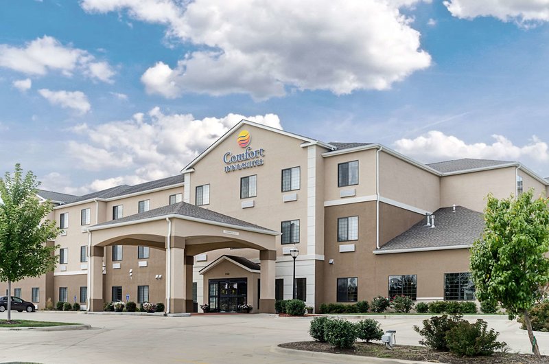 Comfort Inn & Suites Lawrence - University Area - photo 1
