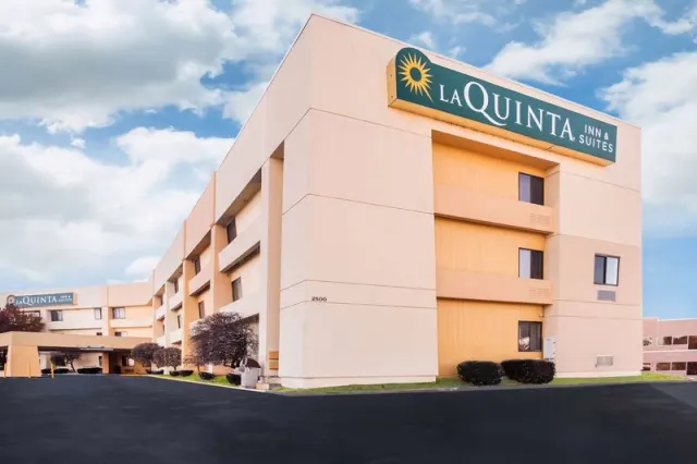 La Quinta Inn  Suites by Wyndham Columbia - photo 2