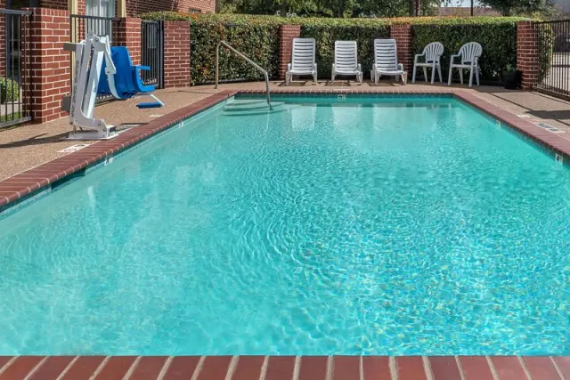 Days Inn & Suites by Wyndham Dallas - photo 3