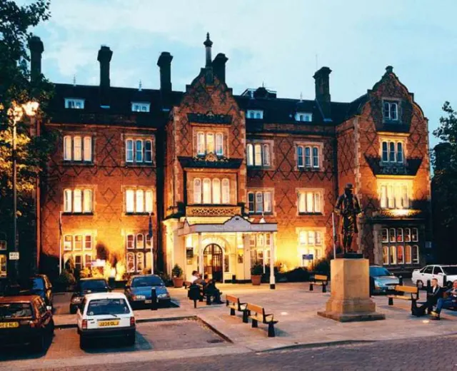 North Stafford Hotel - photo 2