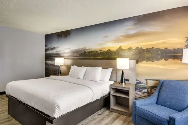 Clarion Pointe on the lake Clarksville-South Hill West - ảnh 2
