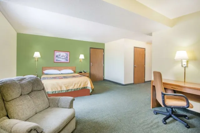 Super 8 by Wyndham Colby - photo 3