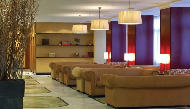 Leonardo Hotel Granada - photo 4