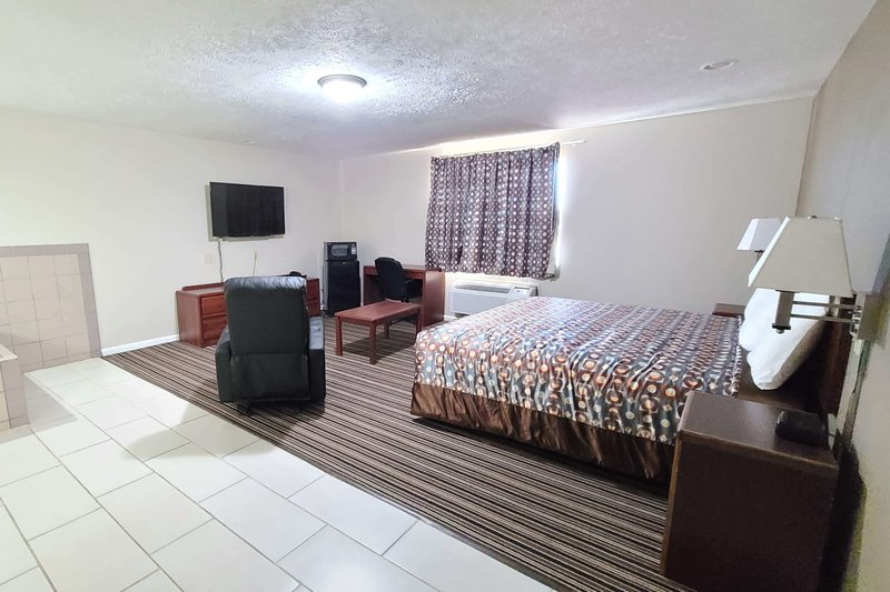 Super 8 by Wyndham Missouri Valley - photo 1