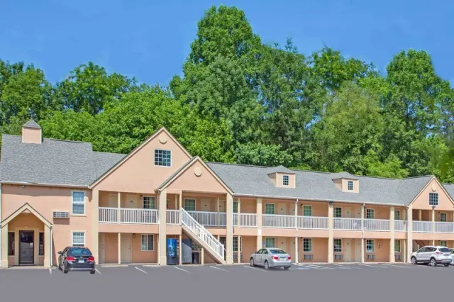 Days Inn by Wyndham Canton, Canton