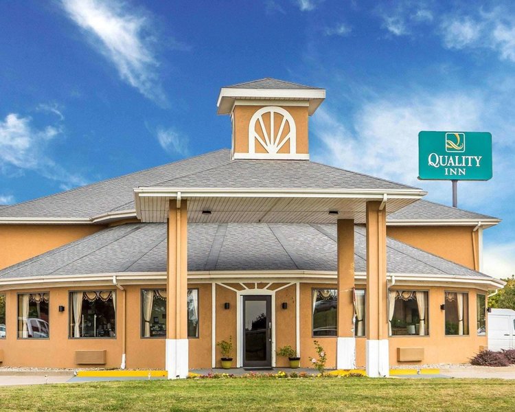 Quality Inn Morton At I-74 - photo 1