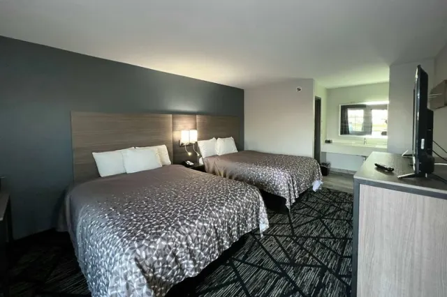 Super 8 by Wyndham Sulphur South - photo 4