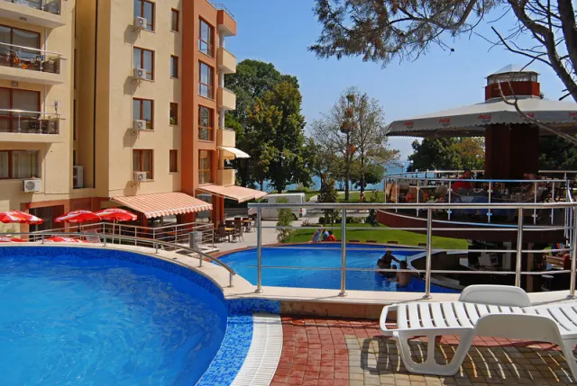 Vigo Hotel - photo 3