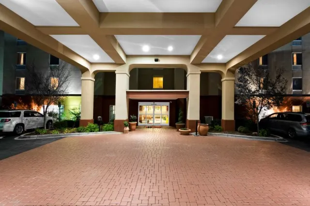 Hampton Inn Statesville - photo 3