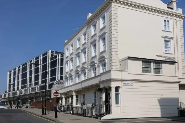 Best Western Buckingham Palace Rd - photo 2
