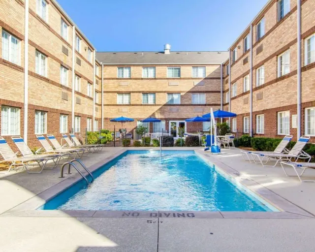 Mainstay Suites Brentwood - photo 4