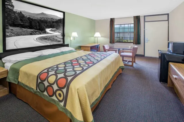 Super 8 by Wyndham Clarksville AR - photo 4