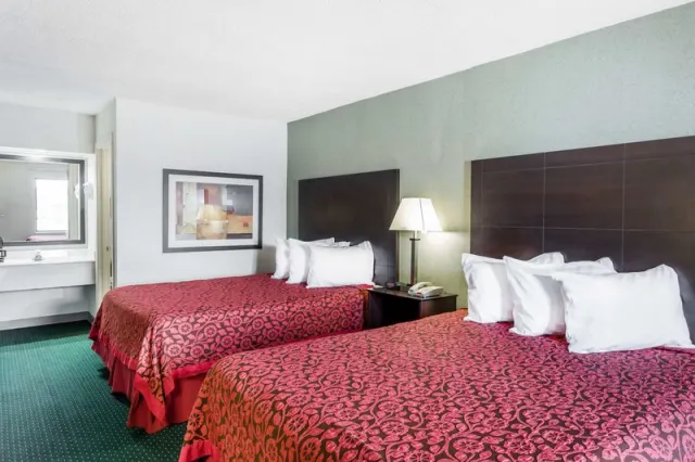 Days Inn by Wyndham Hendersonville - photo 3