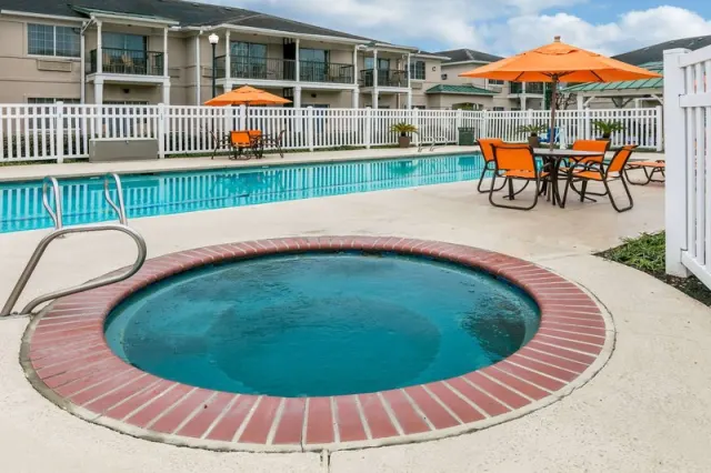 Richmond Inn  Suites Trademark Collection by Wyndham - photo 2