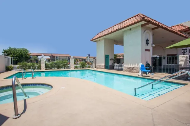 Days Inn by Wyndham Anaheim Near the Park - photo 3