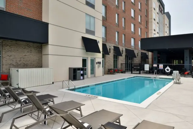Hampton Inn & Suites Greensboro Downtown - photo 4