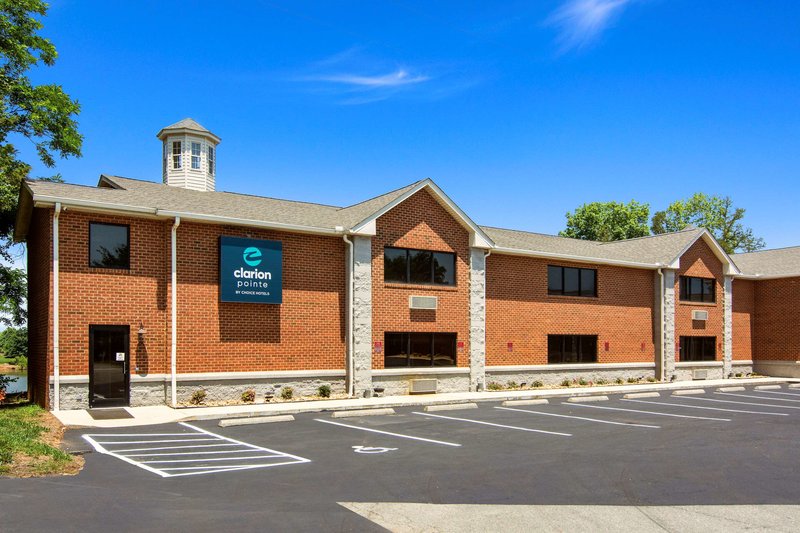 Clarion Pointe on the lake Clarksville-South Hill West - תמונה 1