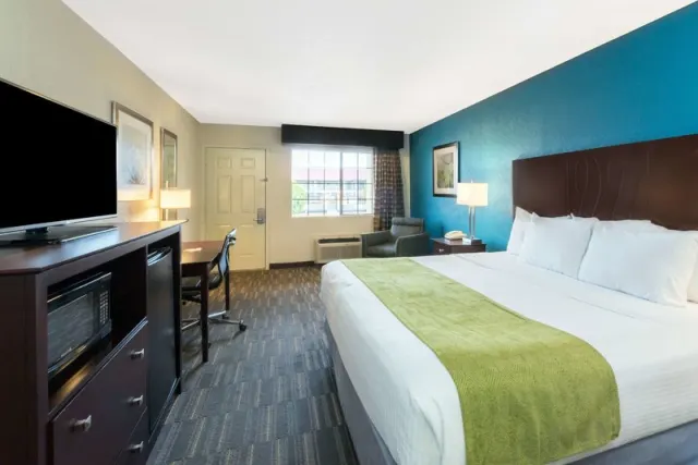 Days Inn by Wyndham Snyder - photo 4