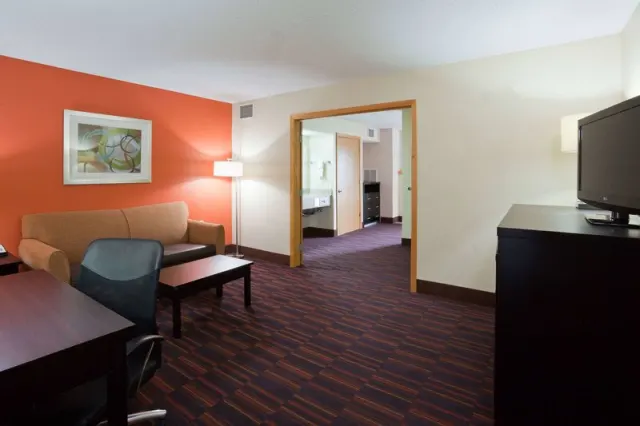 AmericInn by Wyndham Shakopee Near Canterbury Park - photo 4