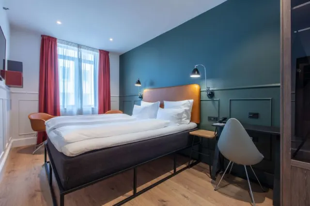 The Hux Hotel - photo 2