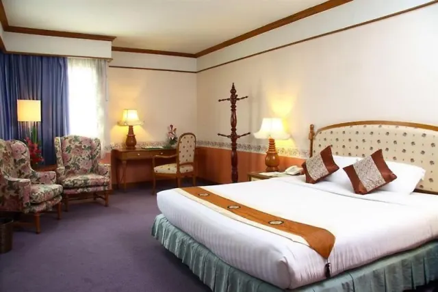 Town In Town Hotel Bangkok - photo 4
