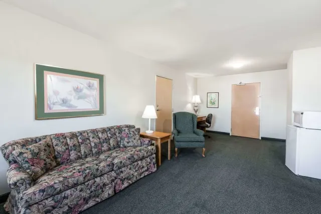 Super 8 by Wyndham Hagerstown/Halfway Area - photo 3