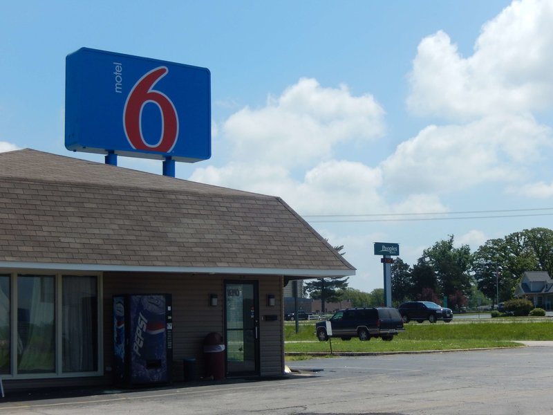 Motel 6 Sullivan - photo 1