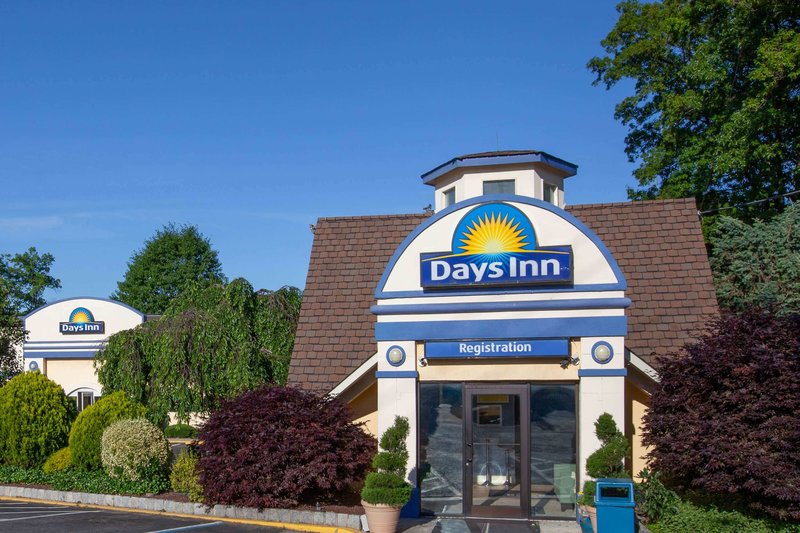 Days Inn by Wyndham Nanuet / Spring Valley - photo 1