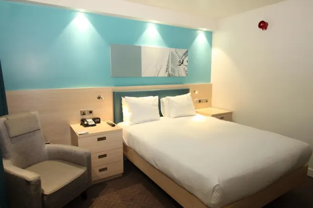 Hampton by Hilton London Docklands - photo 2