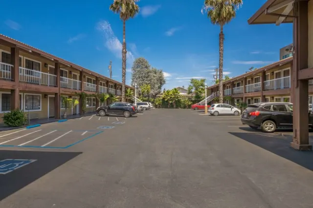SureStay Plus Hotel by Best Western Mountain View - photo 3