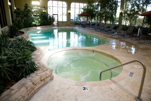 Embassy Suites by Hilton Austin Central – Foto 3