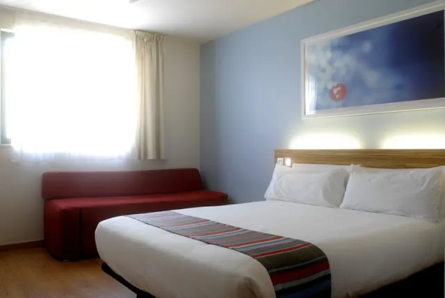 Travelodge Barcelona Poblenou - photo 3