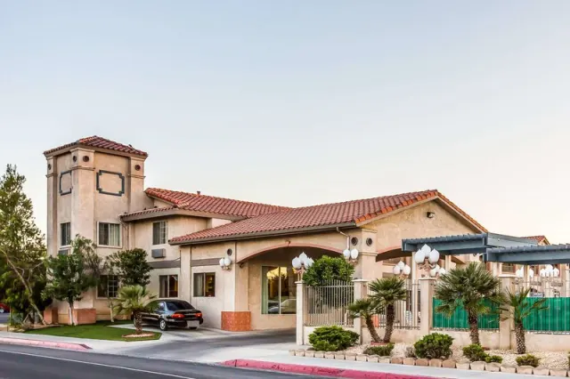Quality Inn Near China Lake Naval Station - photo 4